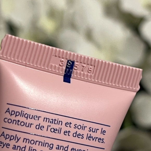 CAUDALIE • RESVERATROL-LIFT • FIRMING EYE GEL CREAM - Picture 5 of 5